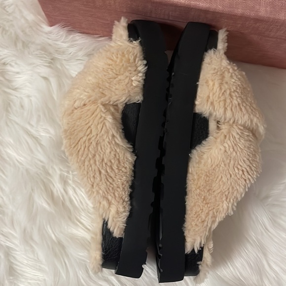 Ugg Fuzz Sugar Cross Slide New size 8, 9 - Picture 5 of 14